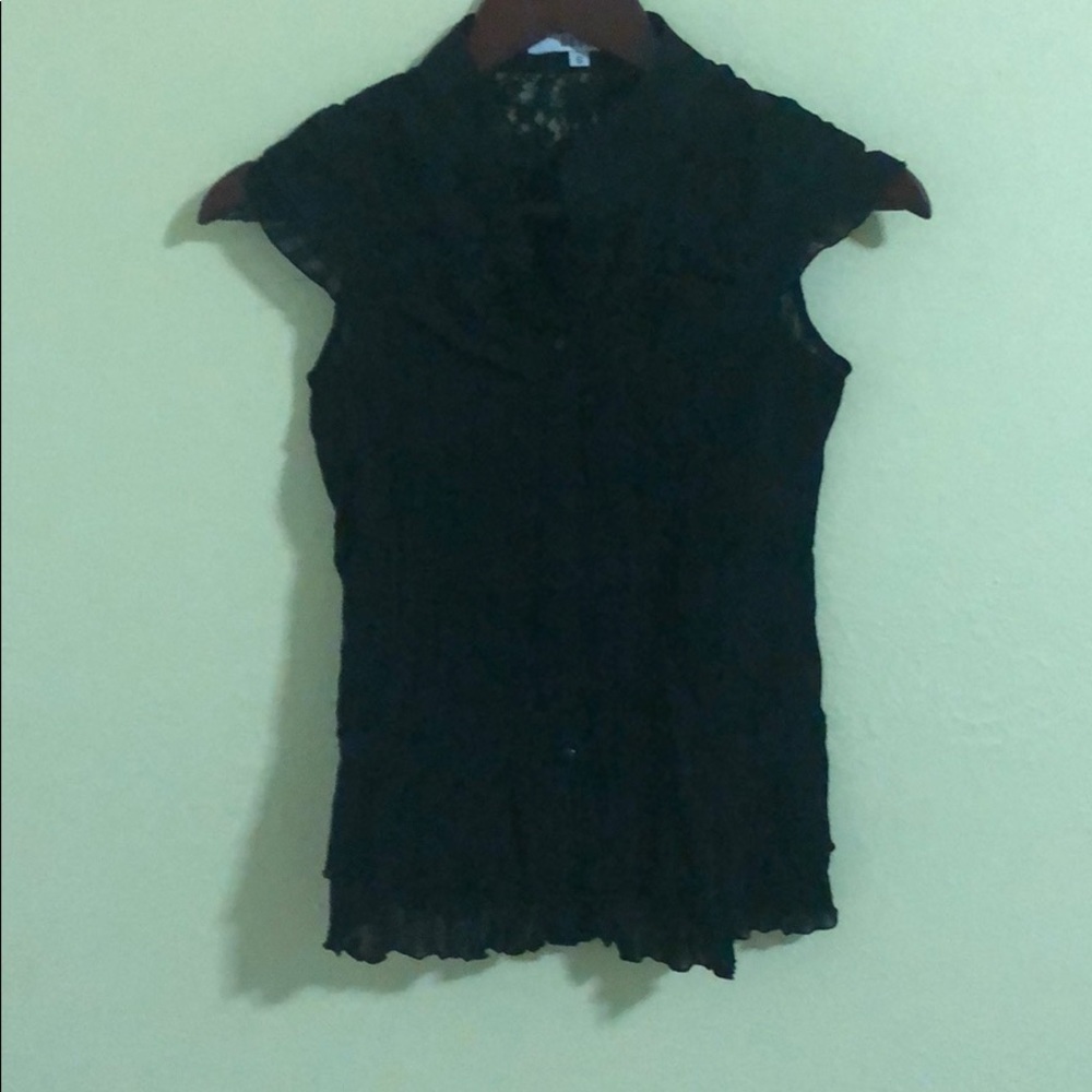 Sleeveless top with lace